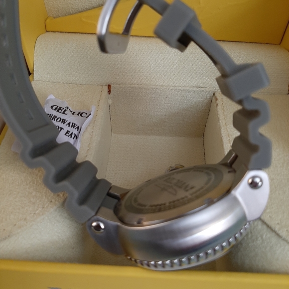 💯%GENUINE INVICTA WATCH MODEL #23357 Watches